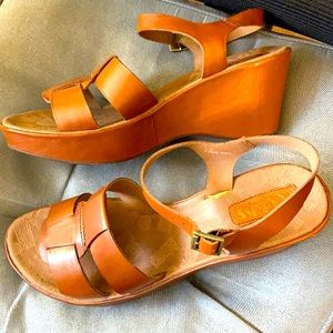 Korks by KorkEase, Leather, barely worn